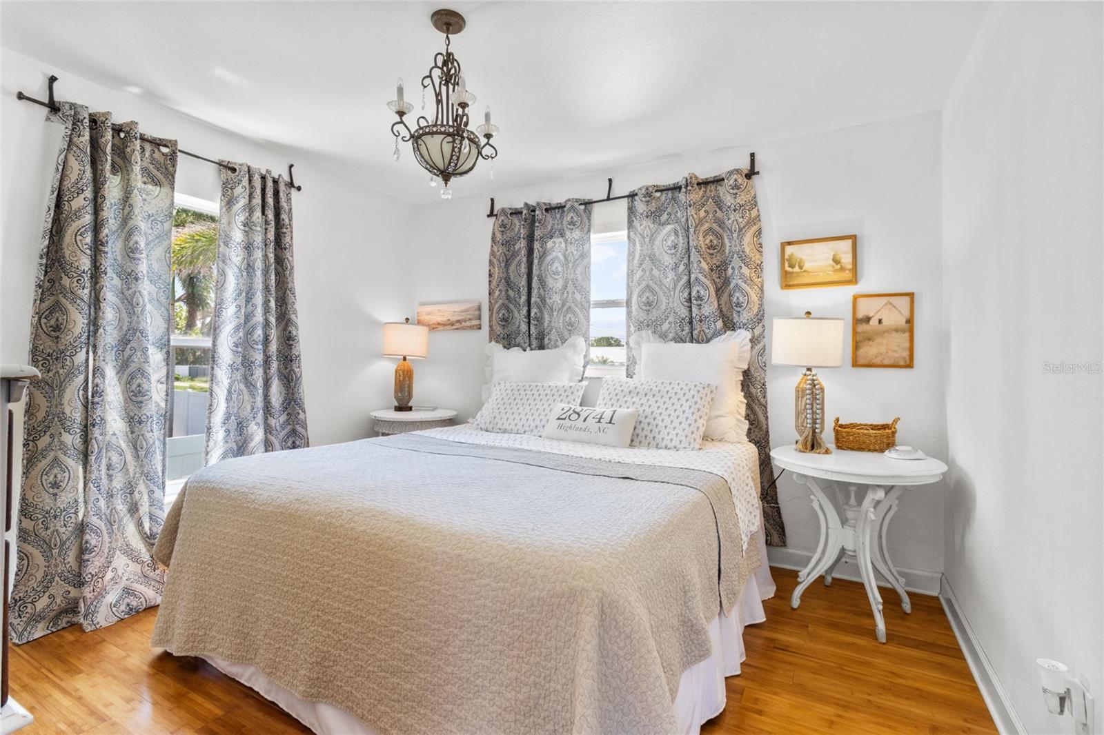 CAUSEWAY ISLES - Residential Income