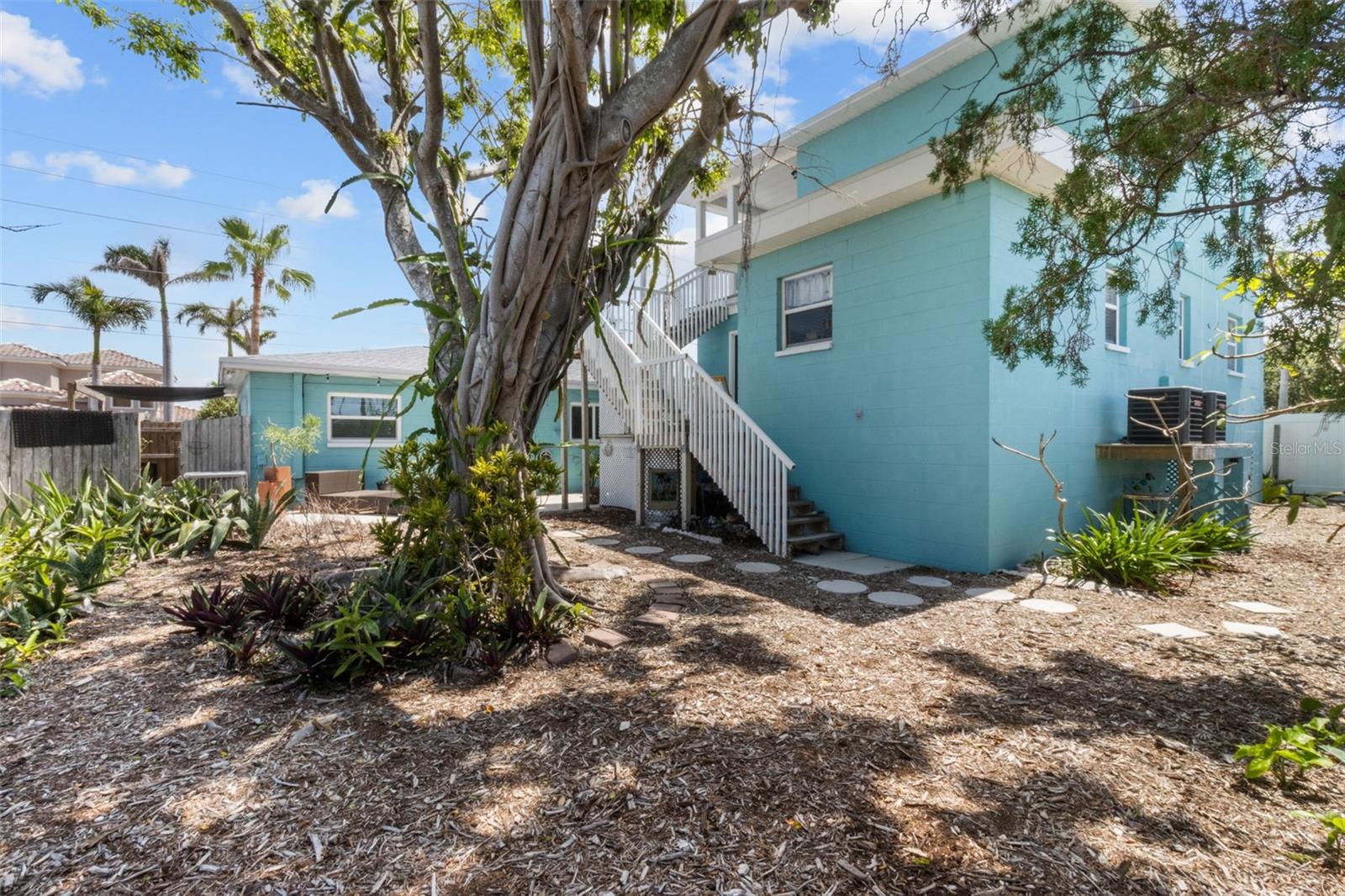 CAUSEWAY ISLES - Residential Income