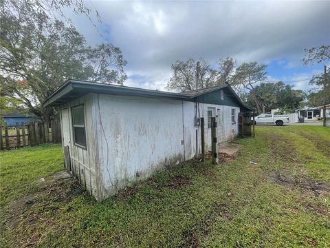 A home in LAKELAND