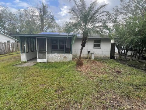 A home in LAKELAND