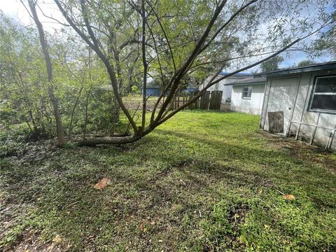 A home in LAKELAND