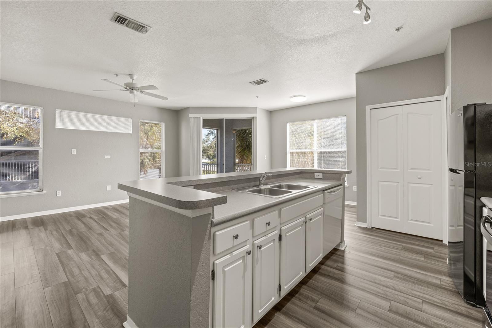 ALLEGRO PALM A CONDO - Residential Lease