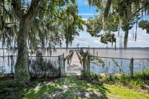 A home in EAST PALATKA