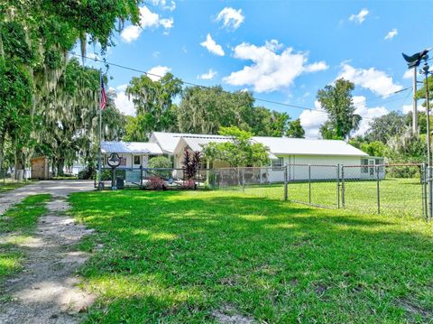 A home in EAST PALATKA