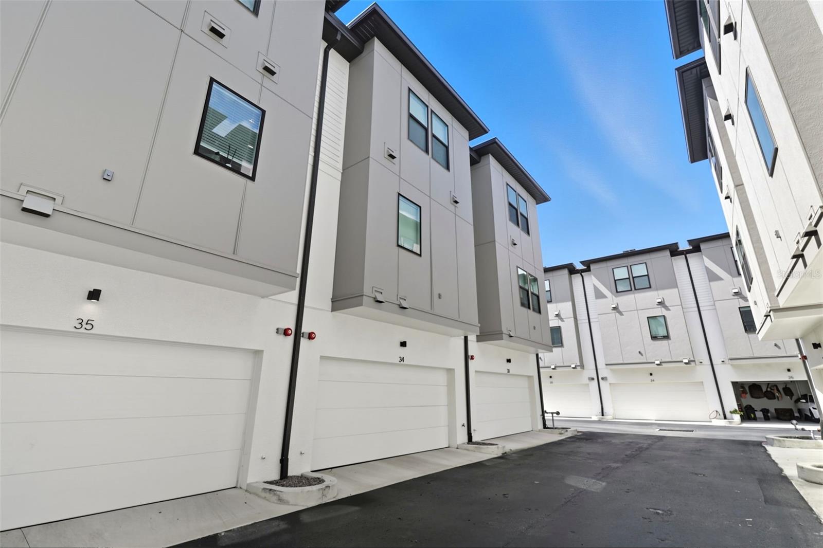 WESTSHORE VILLAGE TWNHMS - Residential