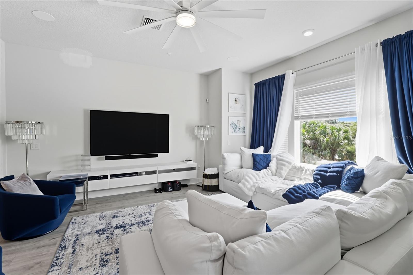 WESTSHORE VILLAGE TWNHMS - Residential