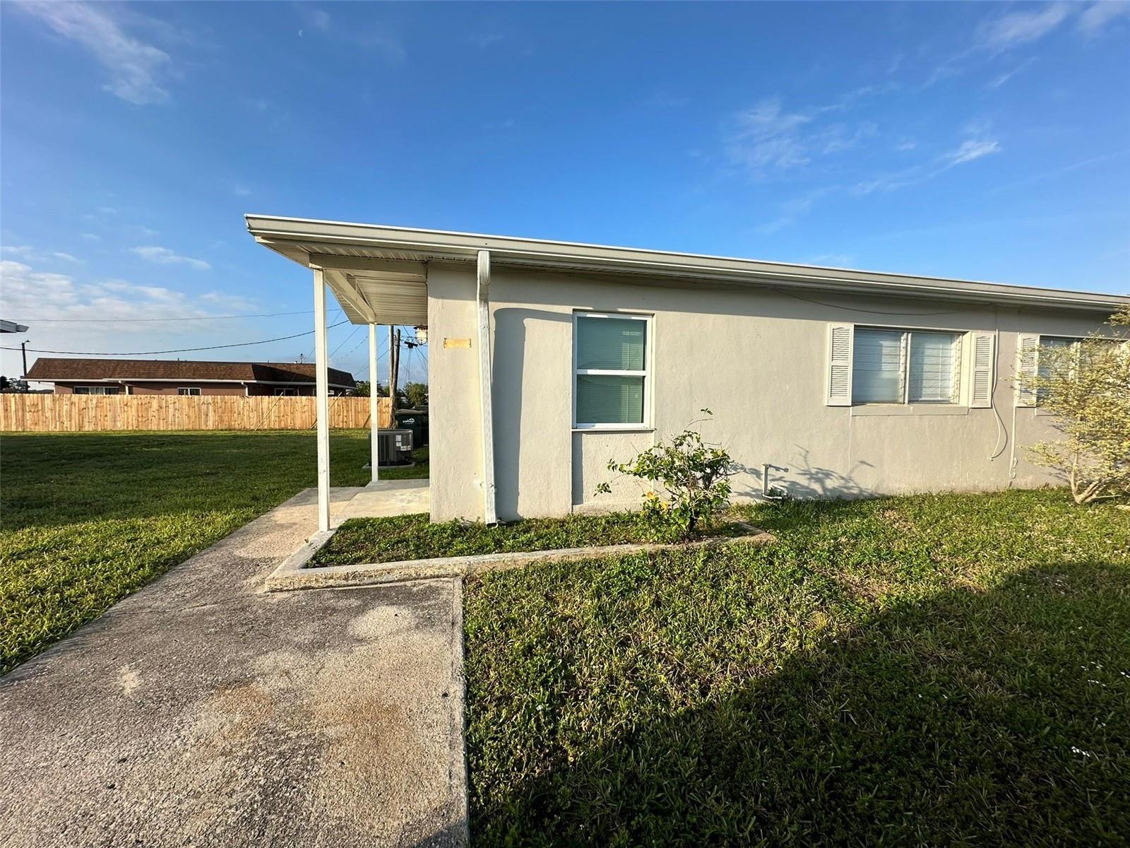 Conveniently located near shopping, restaurants, and less than 15 minutes away from Interstate 75. Affordable 3 beddroom 1 bathroom duplex. Laundry room with washer & dryer located inside home. Pet friendly.