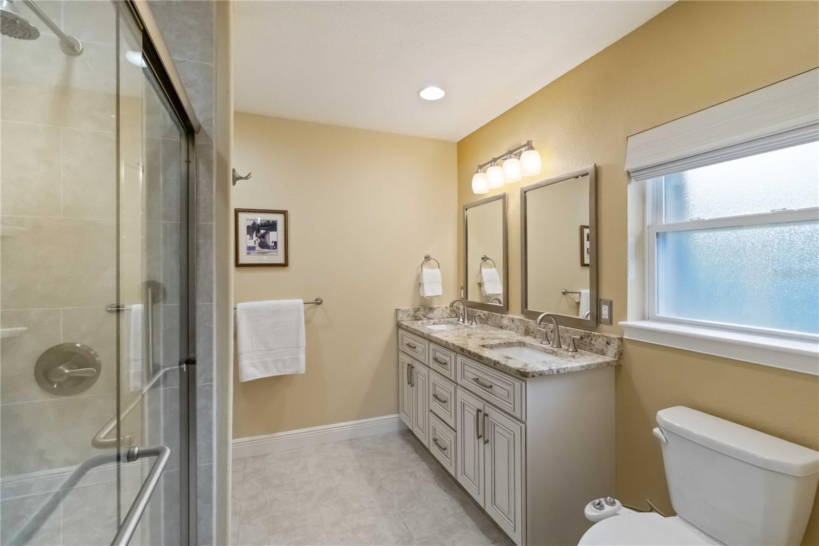 SAPPHIRE SHORES - Residential