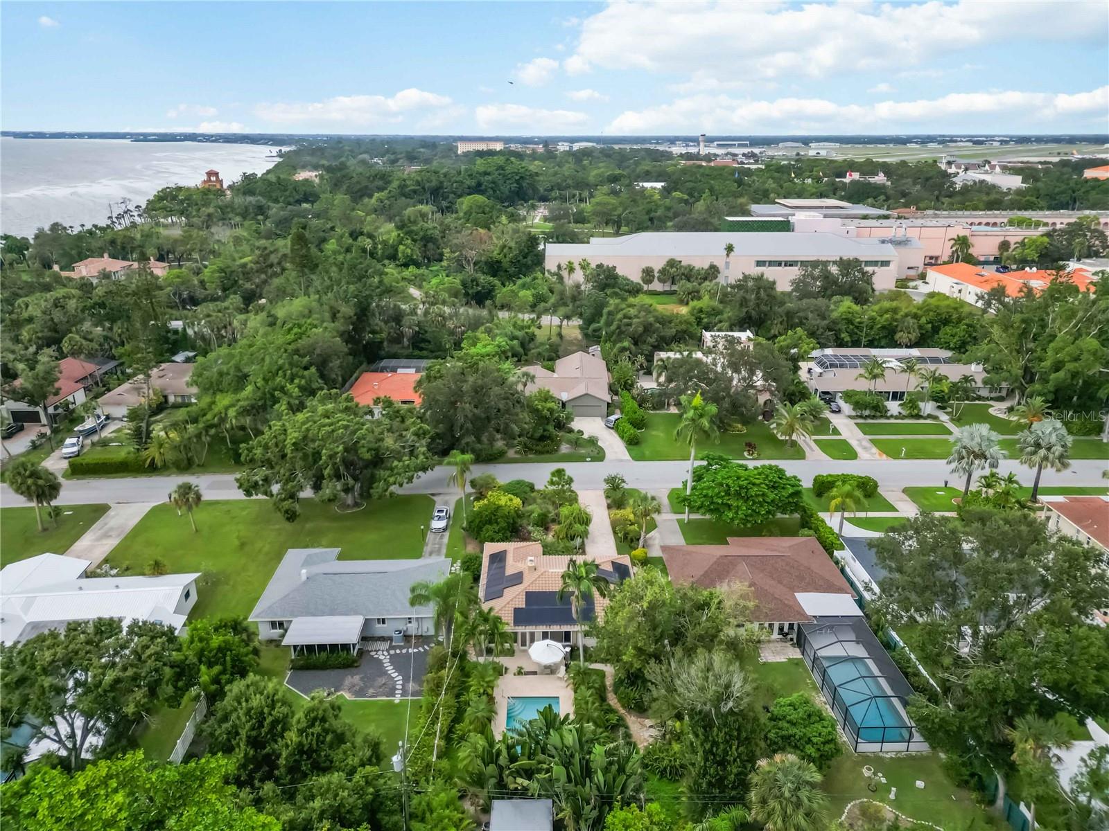 SAPPHIRE SHORES - Residential