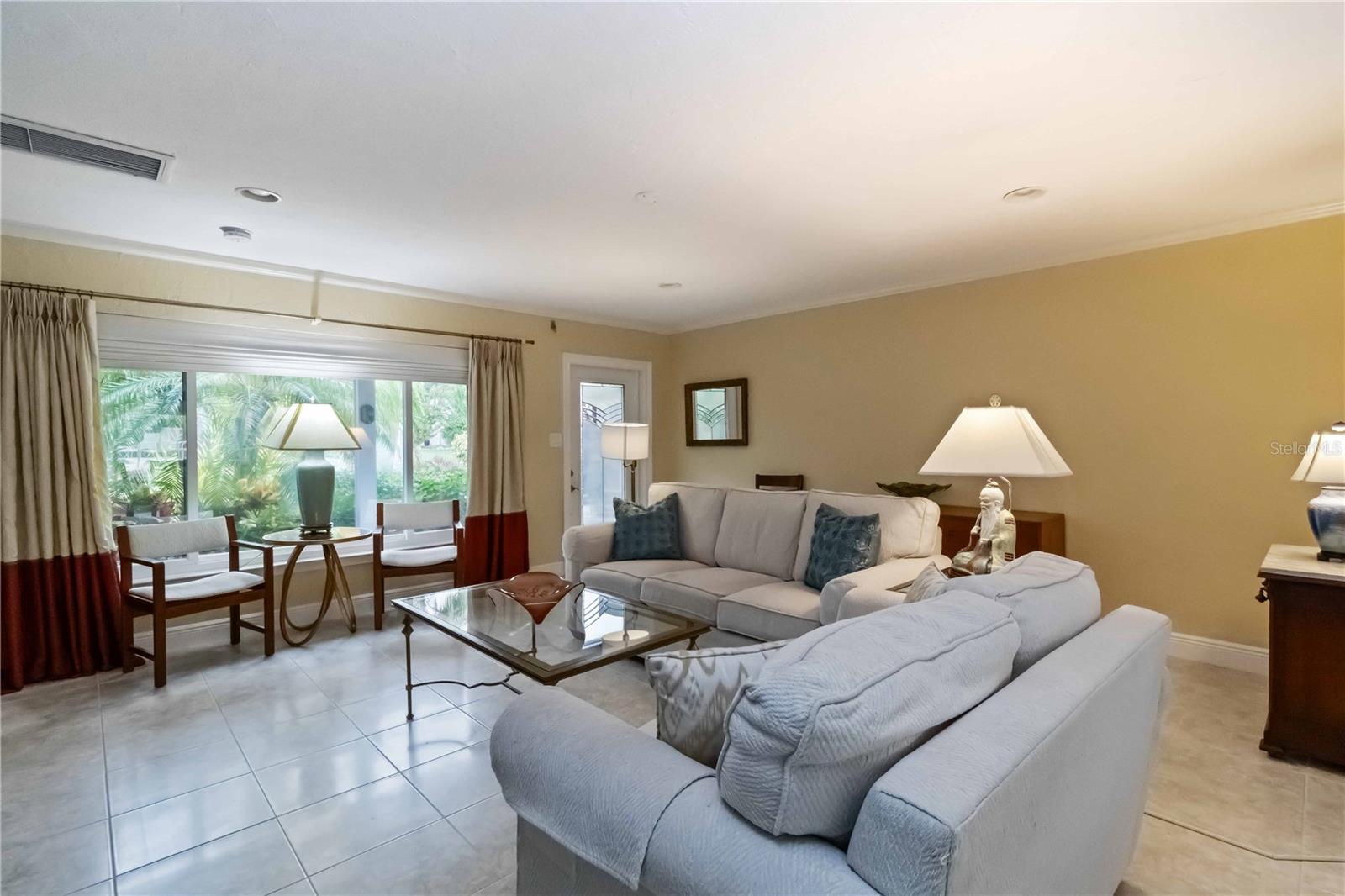 SAPPHIRE SHORES - Residential