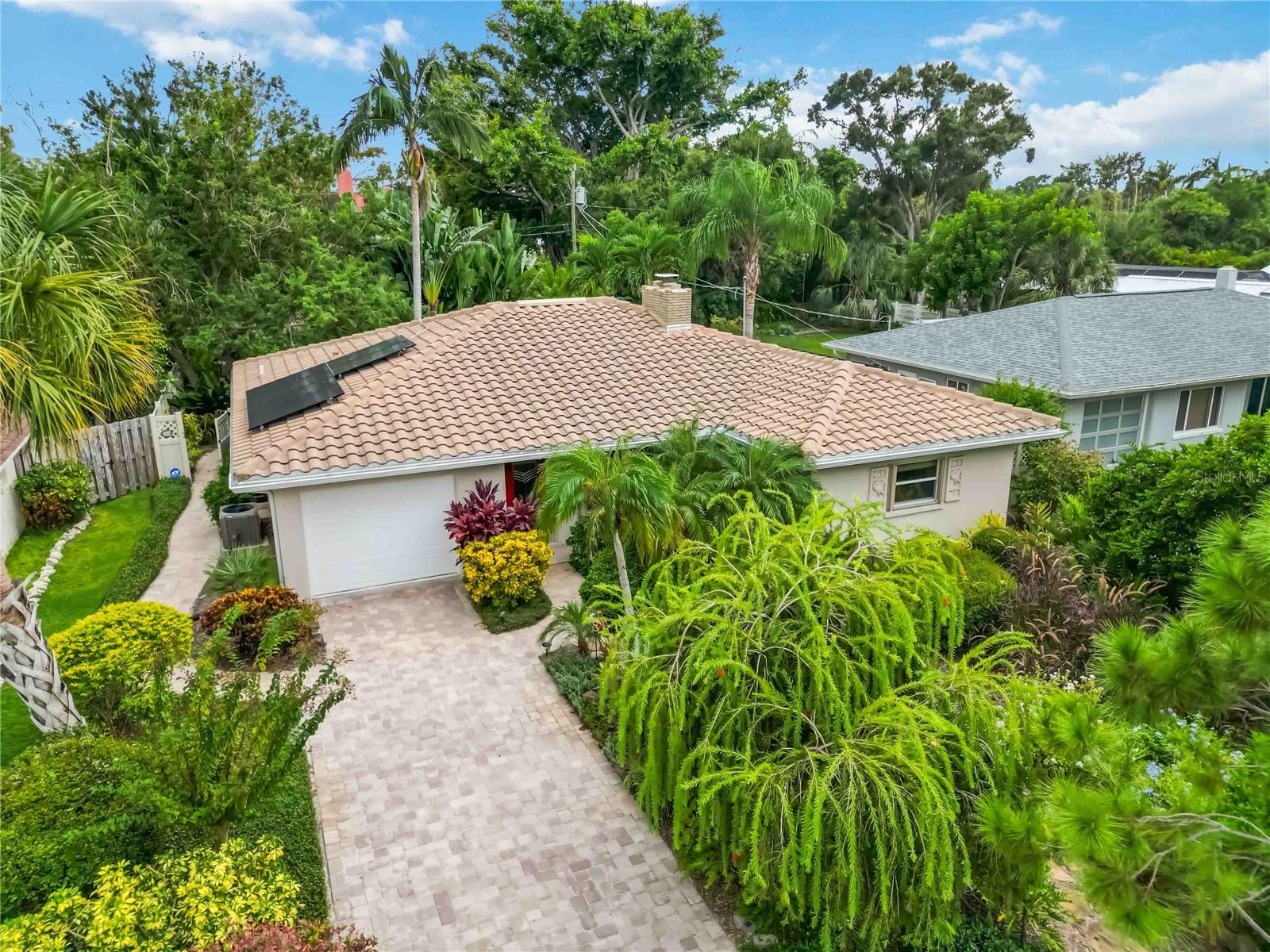 SAPPHIRE SHORES - Residential