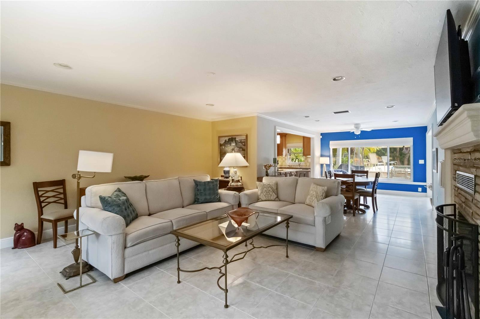 SAPPHIRE SHORES - Residential
