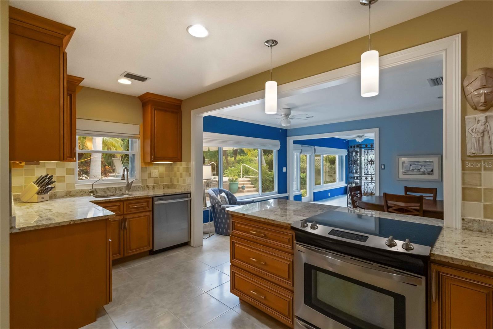 SAPPHIRE SHORES - Residential