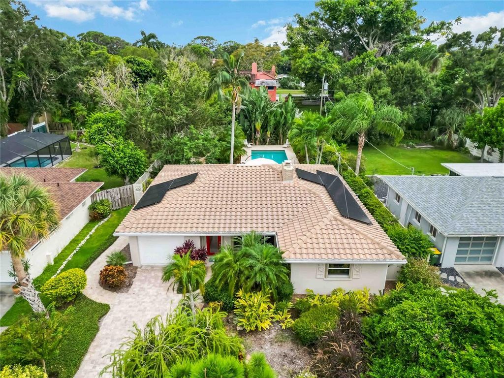 Photo of 442 N Shore Drive, Sarasota, FL 34234 (MLS # A4665297)