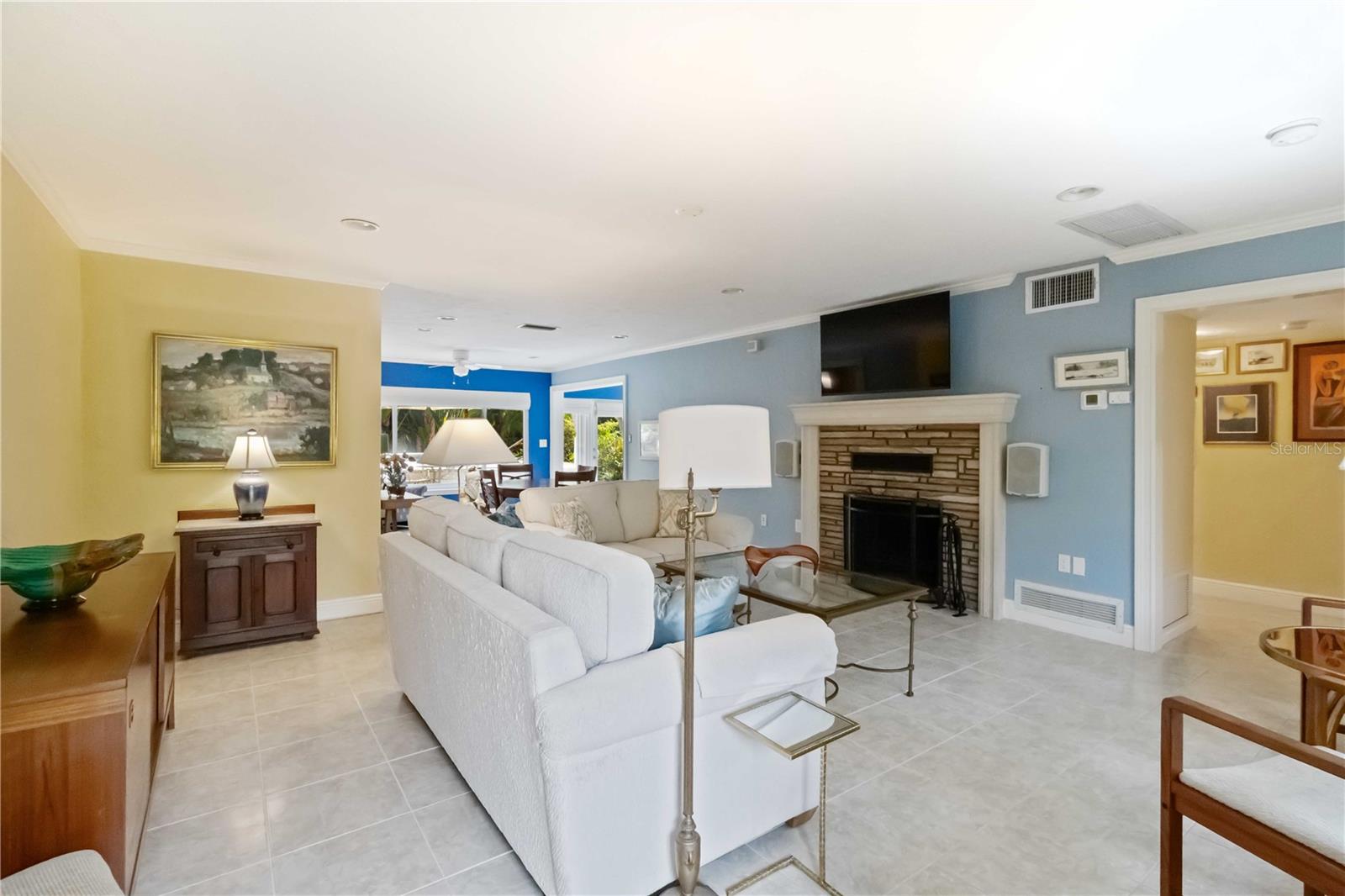SAPPHIRE SHORES - Residential