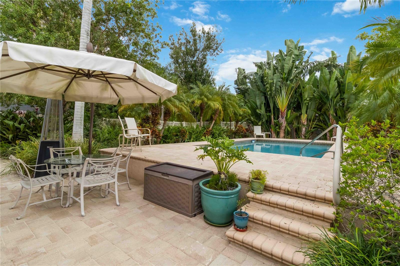 SAPPHIRE SHORES - Residential