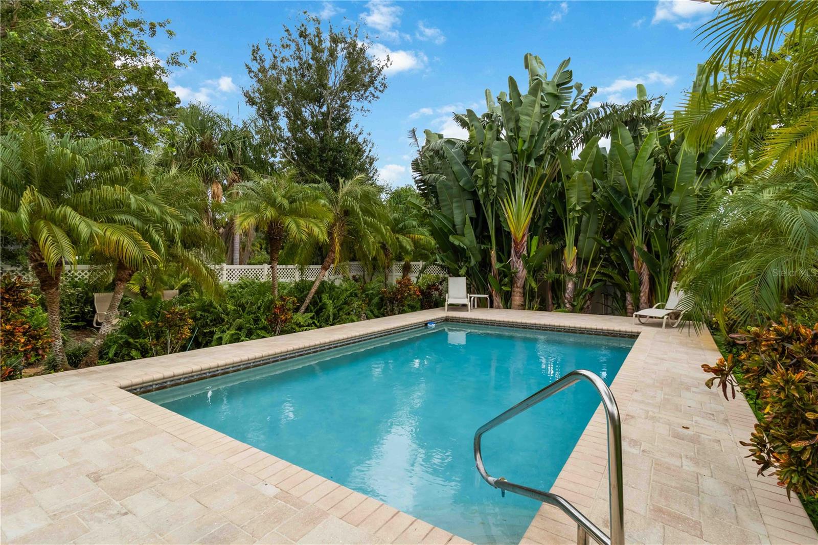 SAPPHIRE SHORES - Residential