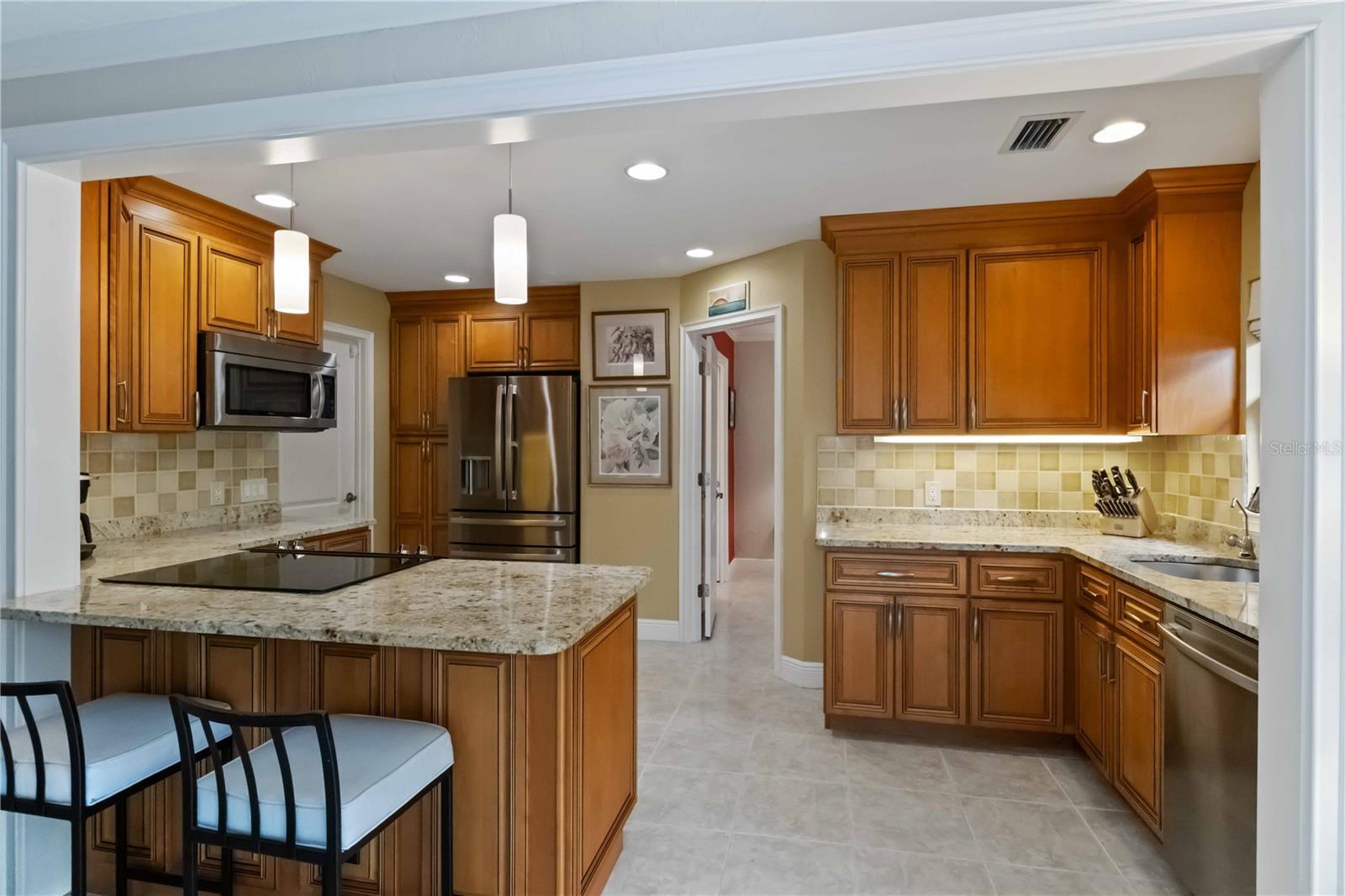 SAPPHIRE SHORES - Residential