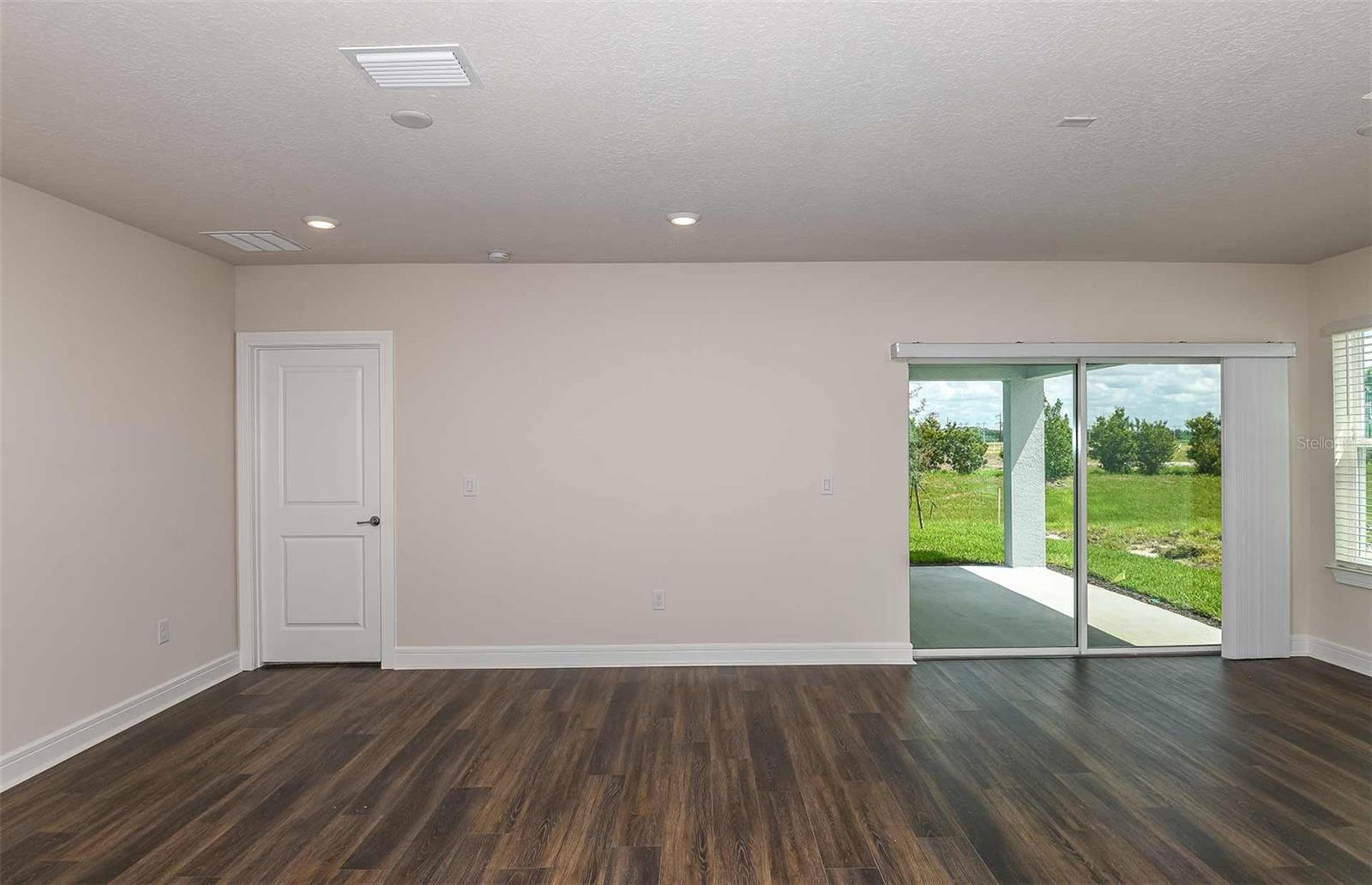 OAKFIELD LAKES - Residential