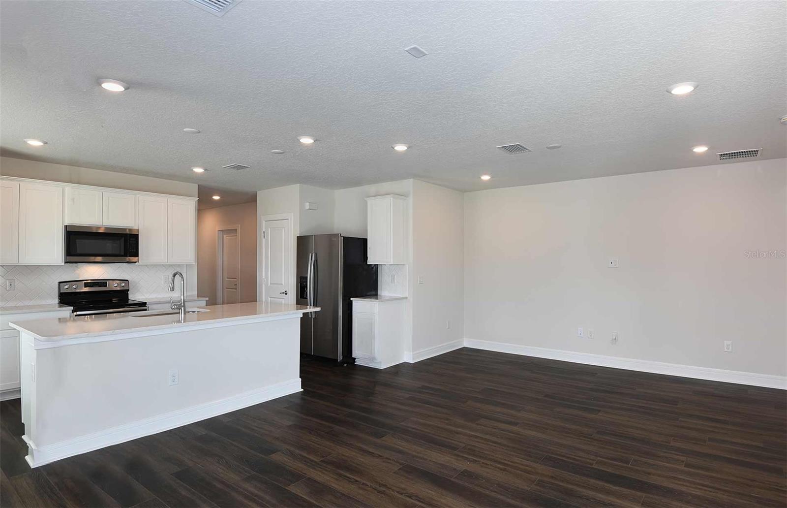 OAKFIELD LAKES - Residential