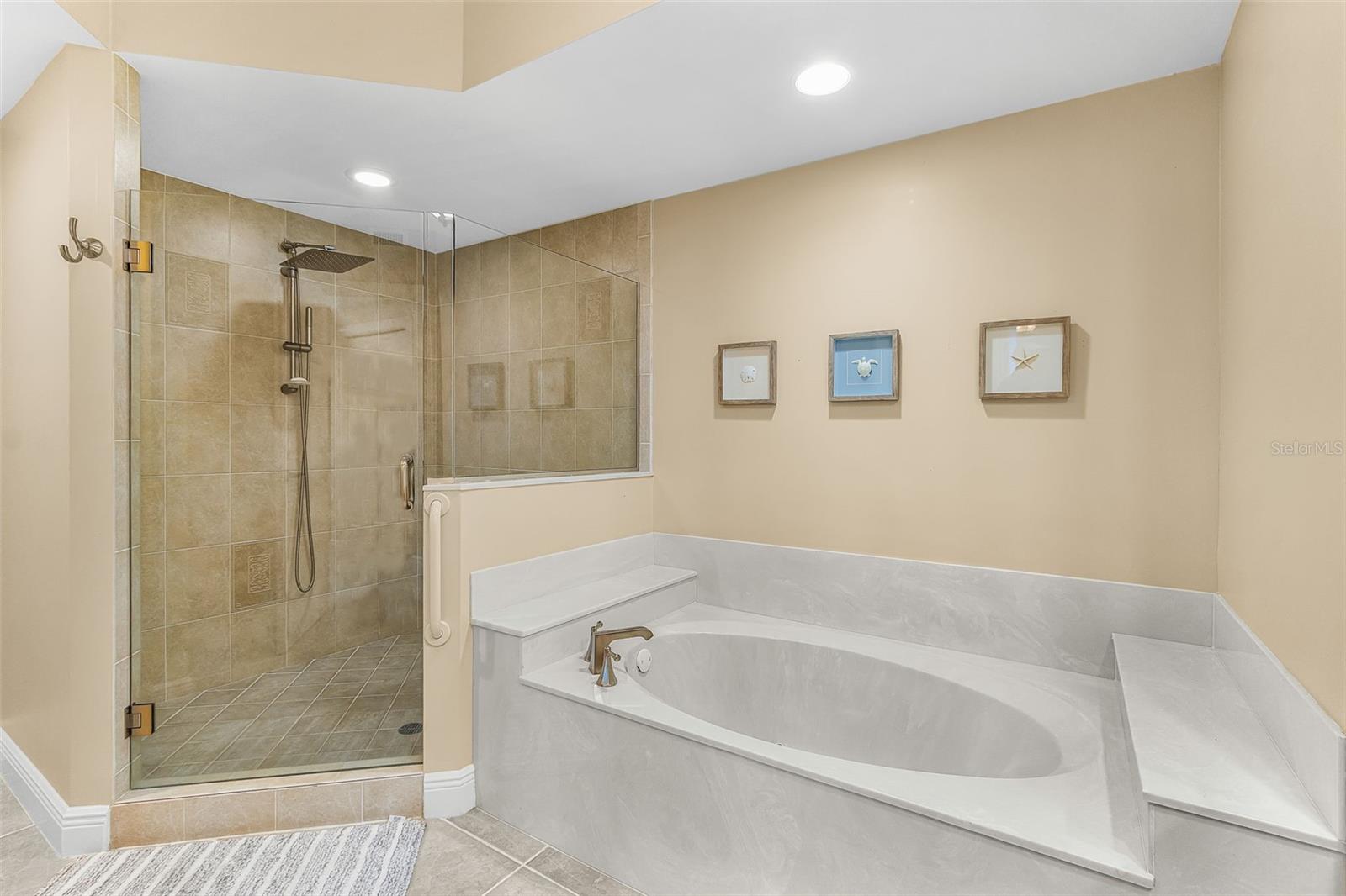 GRANDE ISLE TOWERS I & 02 PH I - Residential