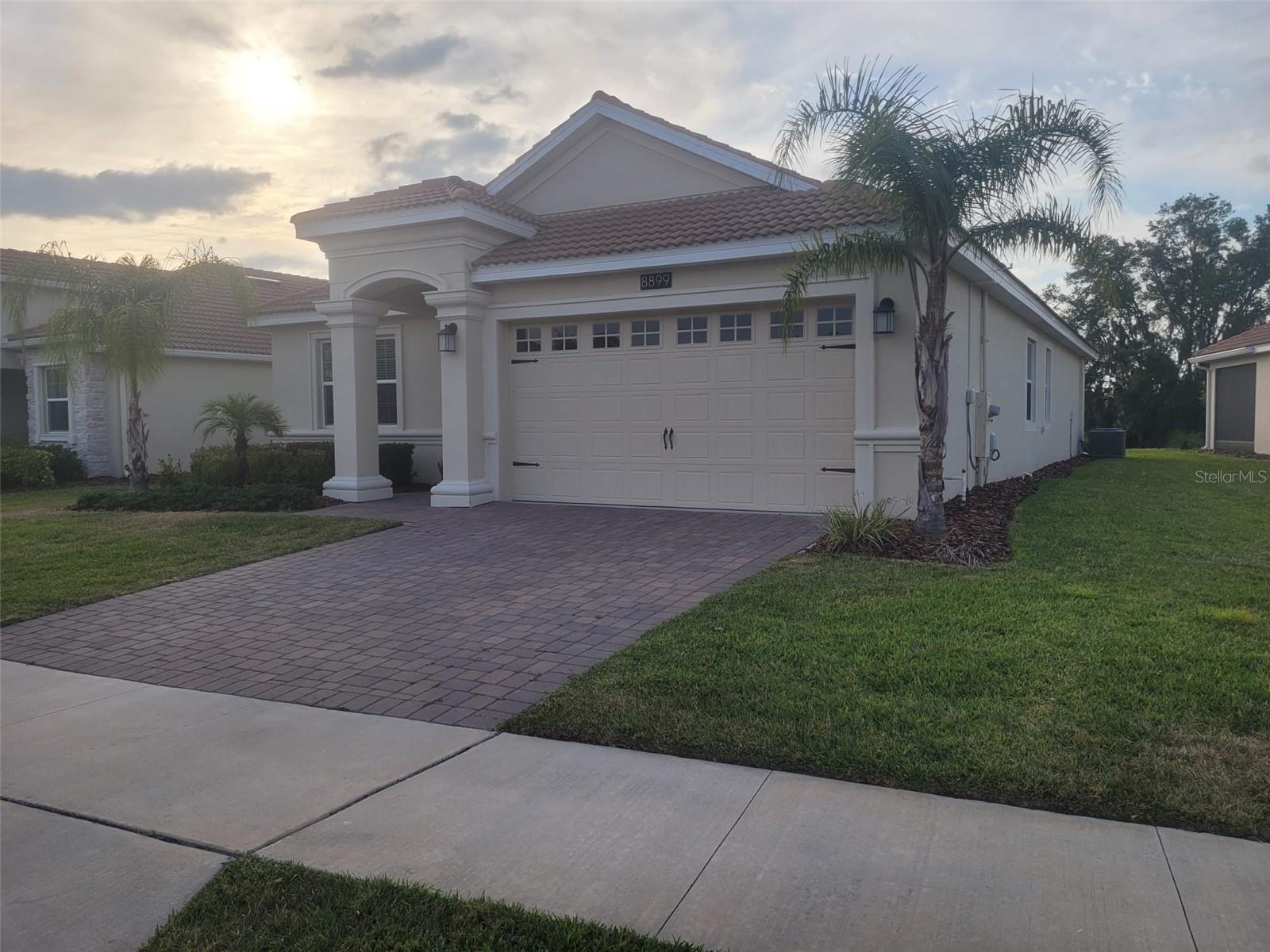 8899 FALLEN OAK DR