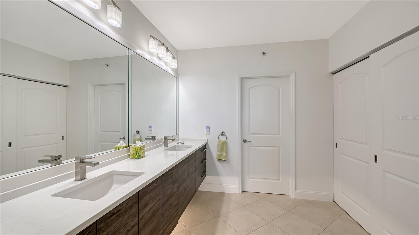 BEACHPLACE I - Residential