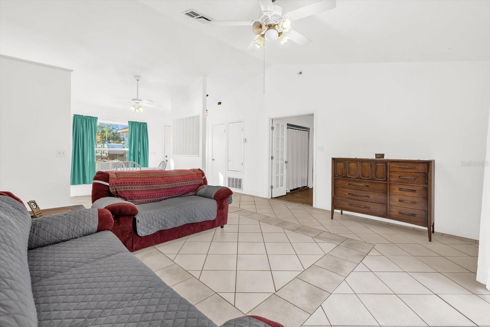 286 HOWARD BOULEVARD