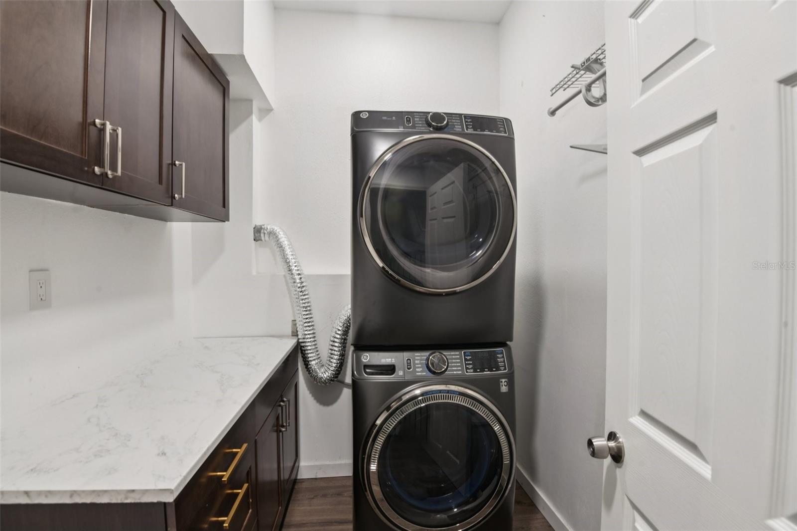 LAKE POINTE AT COUNTRYSIDE - Residential