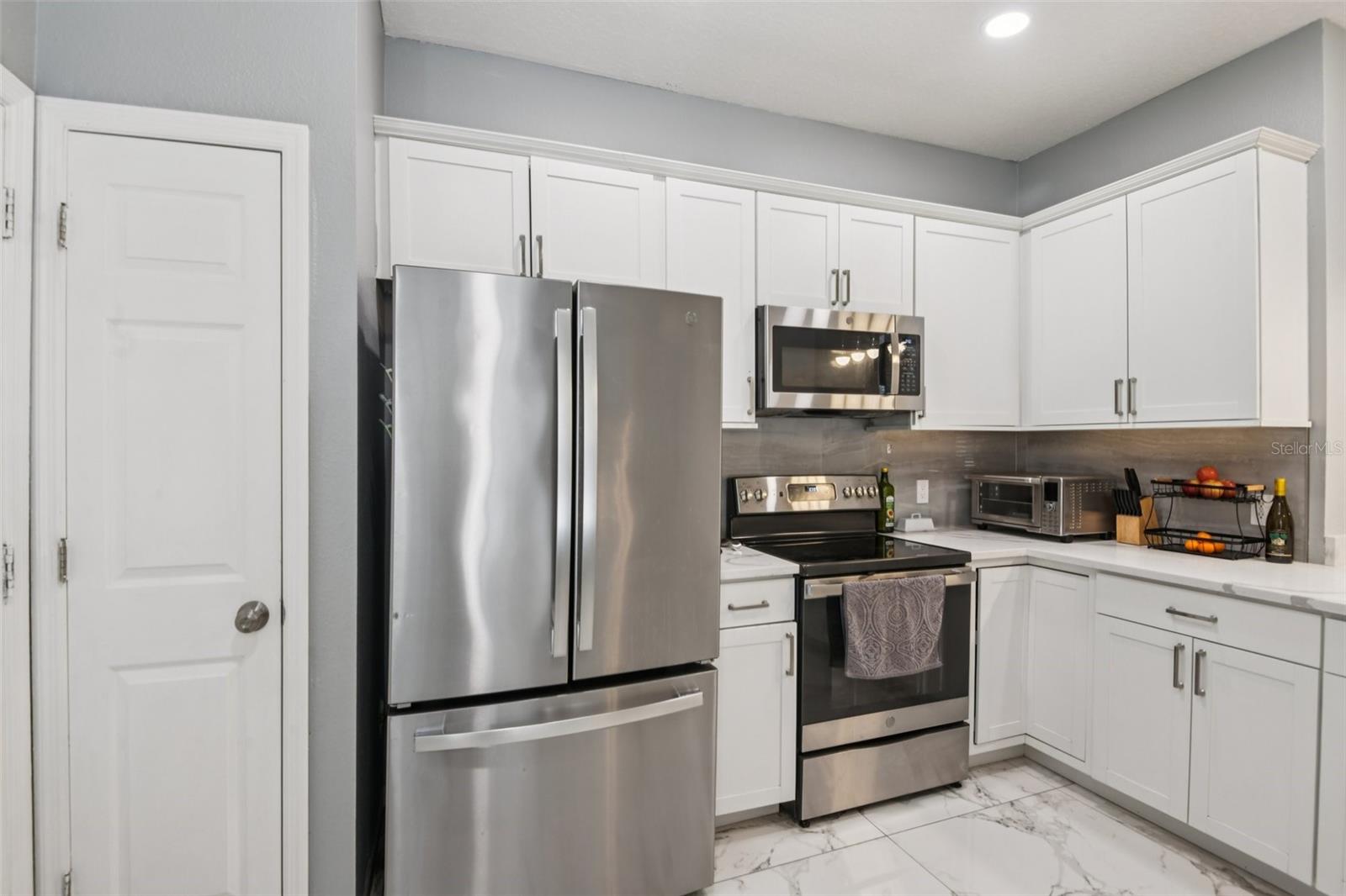 LAKE POINTE AT COUNTRYSIDE - Residential