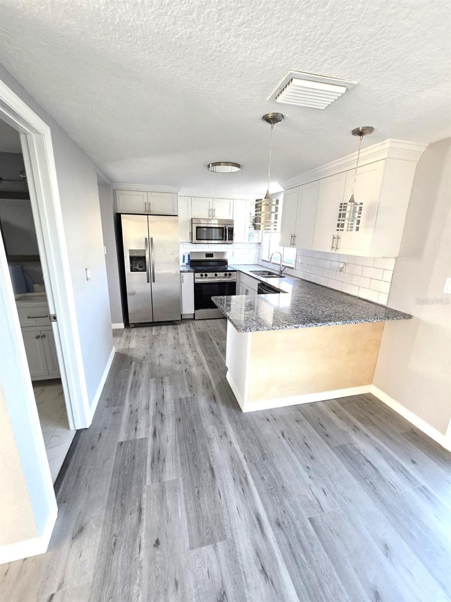 HUDSON BEACH ESTATES - Residential Lease