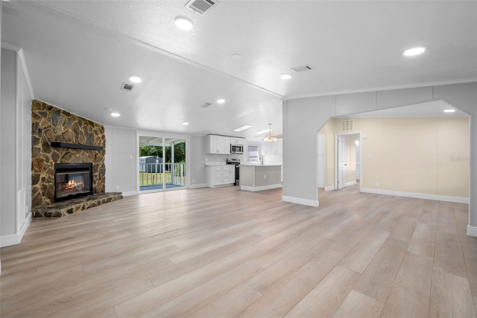171 SANDPINE COURT