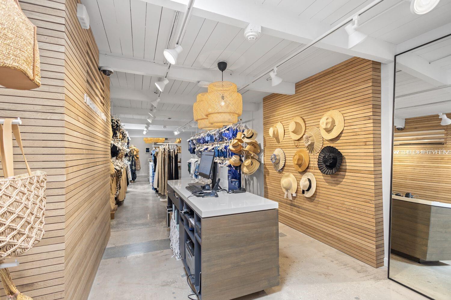 331 JOHN RINGLING BOULEVARD 101