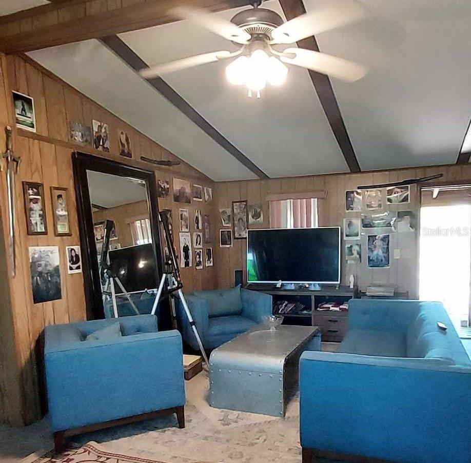 DERBY OAKS - Residential