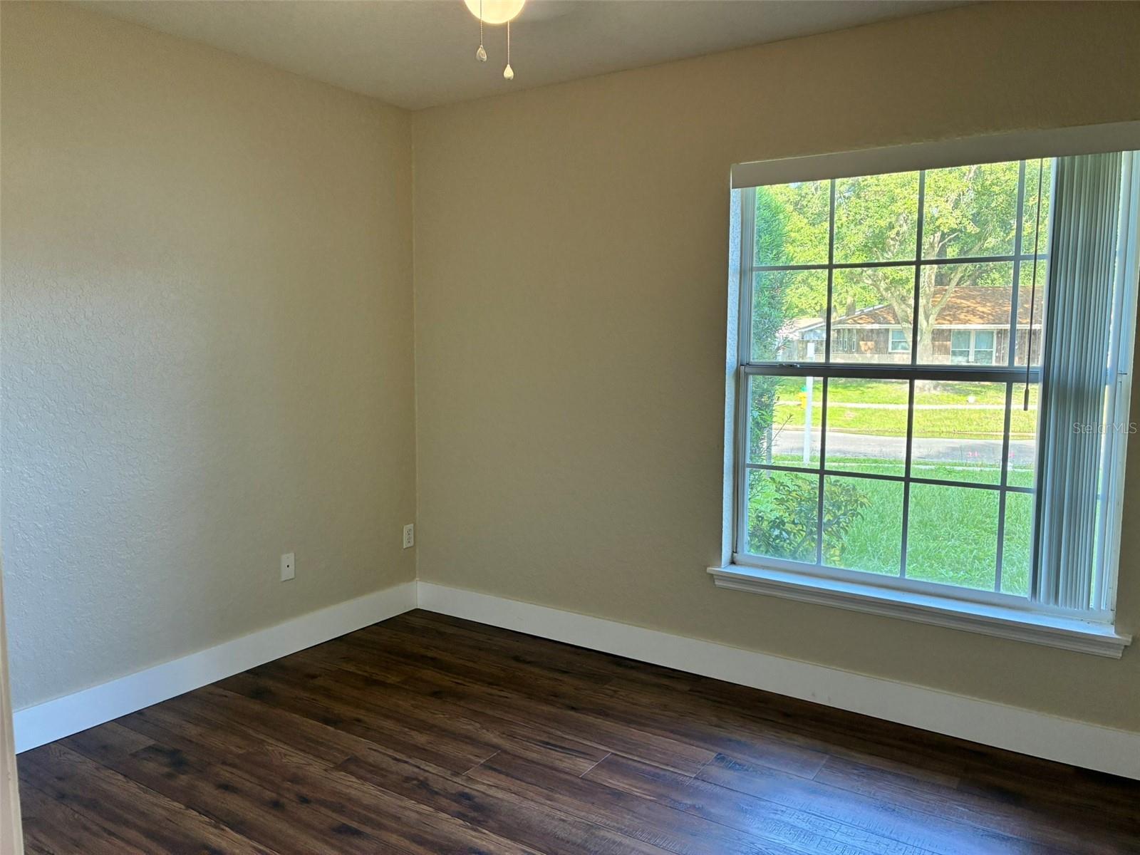 COUNTRY CLUB HEIGHTS UNIT 1 - Residential Lease