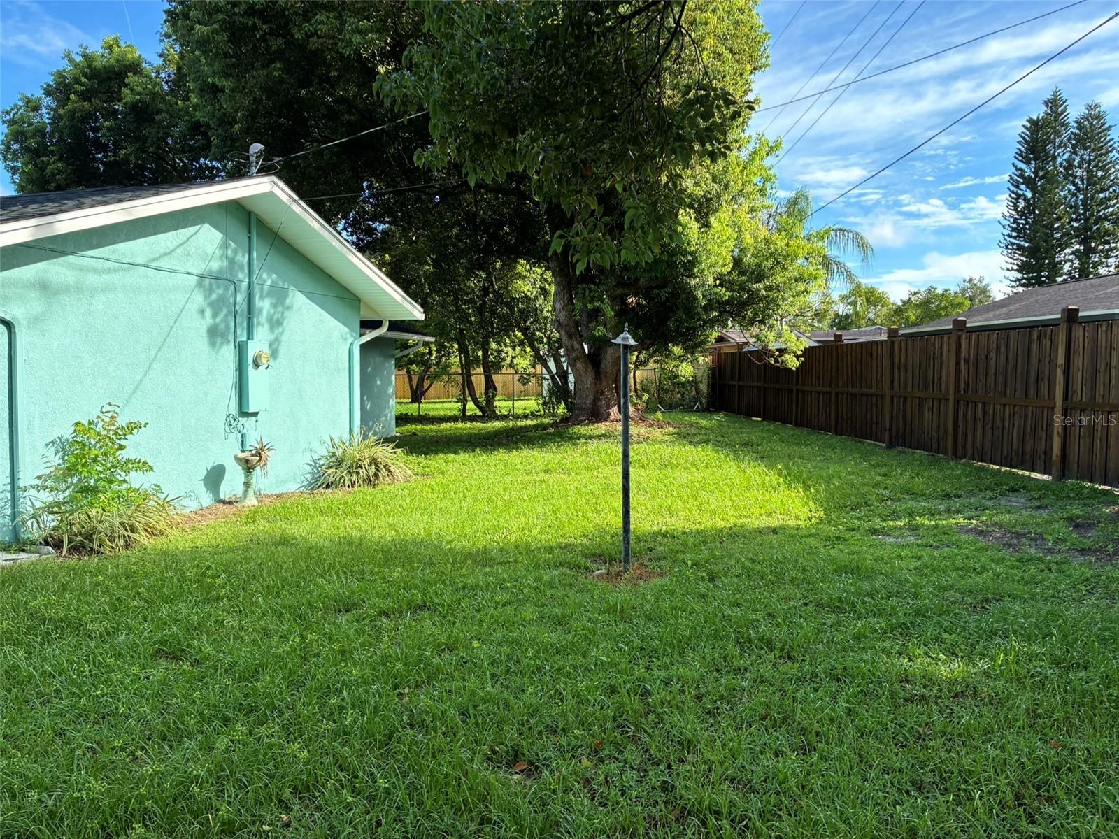 COUNTRY CLUB HEIGHTS UNIT 1 - Residential Lease