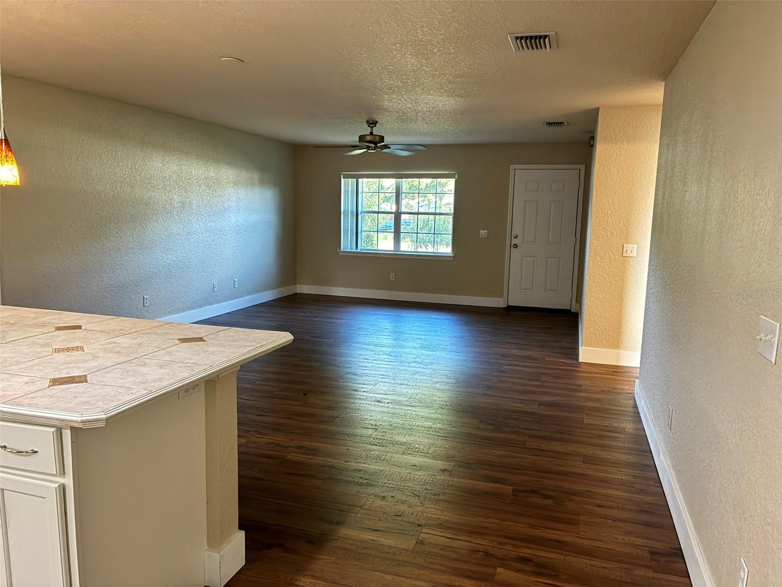 COUNTRY CLUB HEIGHTS UNIT 1 - Residential Lease