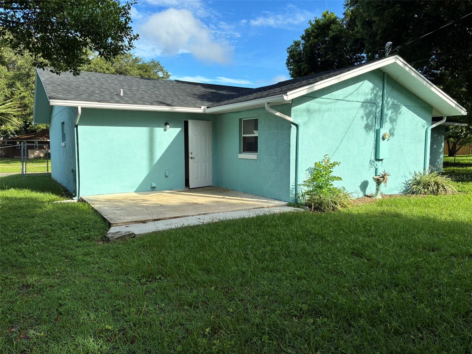 COUNTRY CLUB HEIGHTS UNIT 1 - Residential Lease