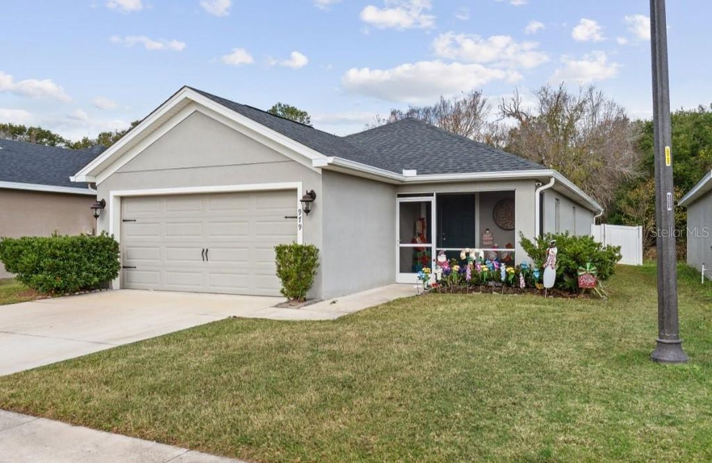 Photo of 979 Pearly Ridge Lane, Lakeland, FL 33809 (MLS # TB8458955)