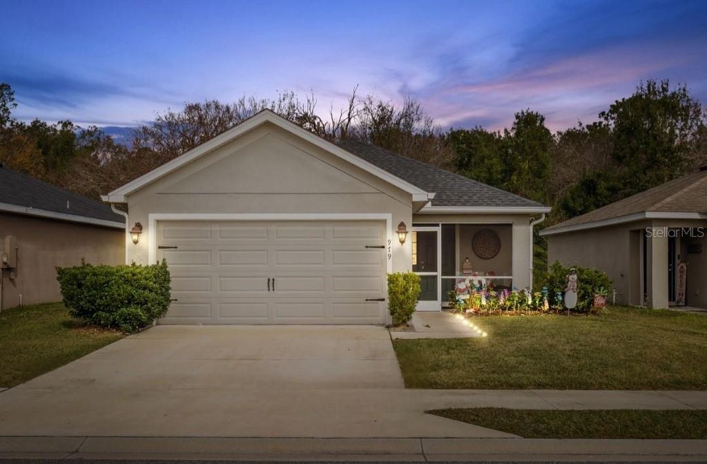 Photo of 979 Pearly Ridge Lane, Lakeland, FL 33809 (MLS # TB8458955)