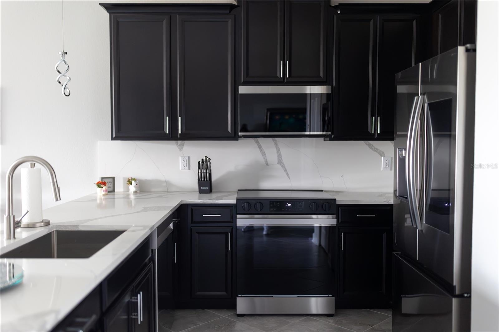 CHAMPIONS CLUB CONDO PH 28 - Residential