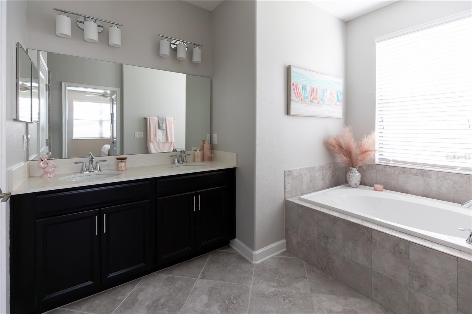 CHAMPIONS CLUB CONDO PH 28 - Residential