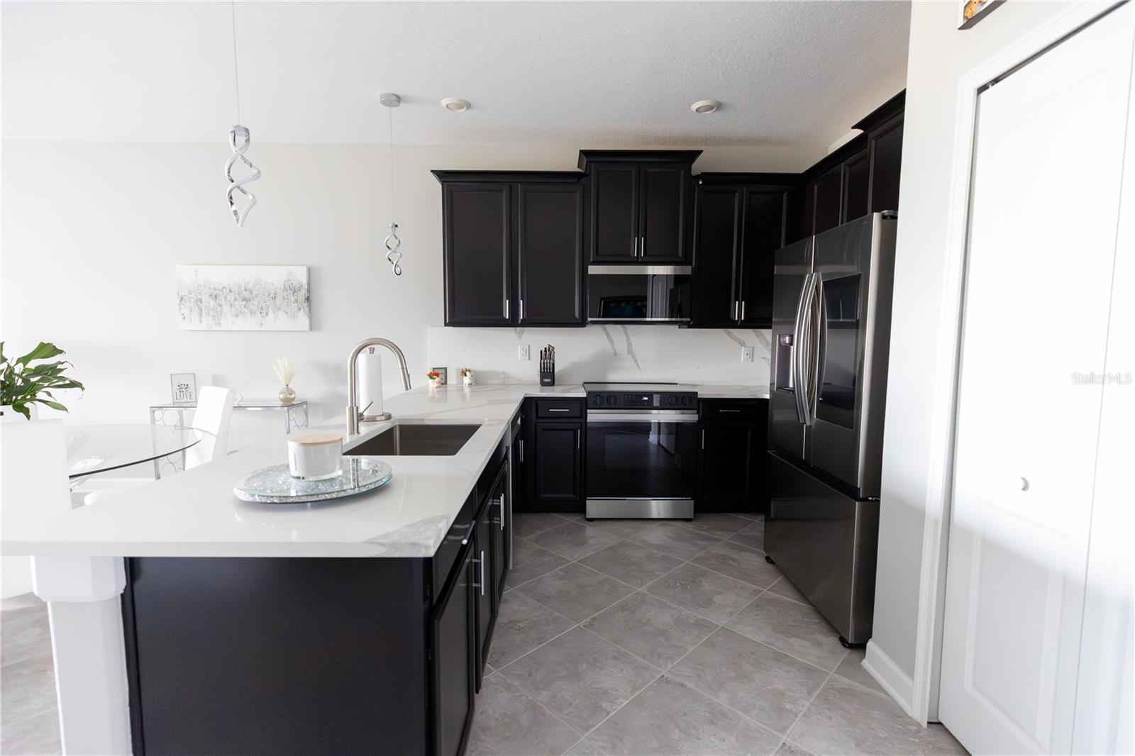 CHAMPIONS CLUB CONDO PH 28 - Residential