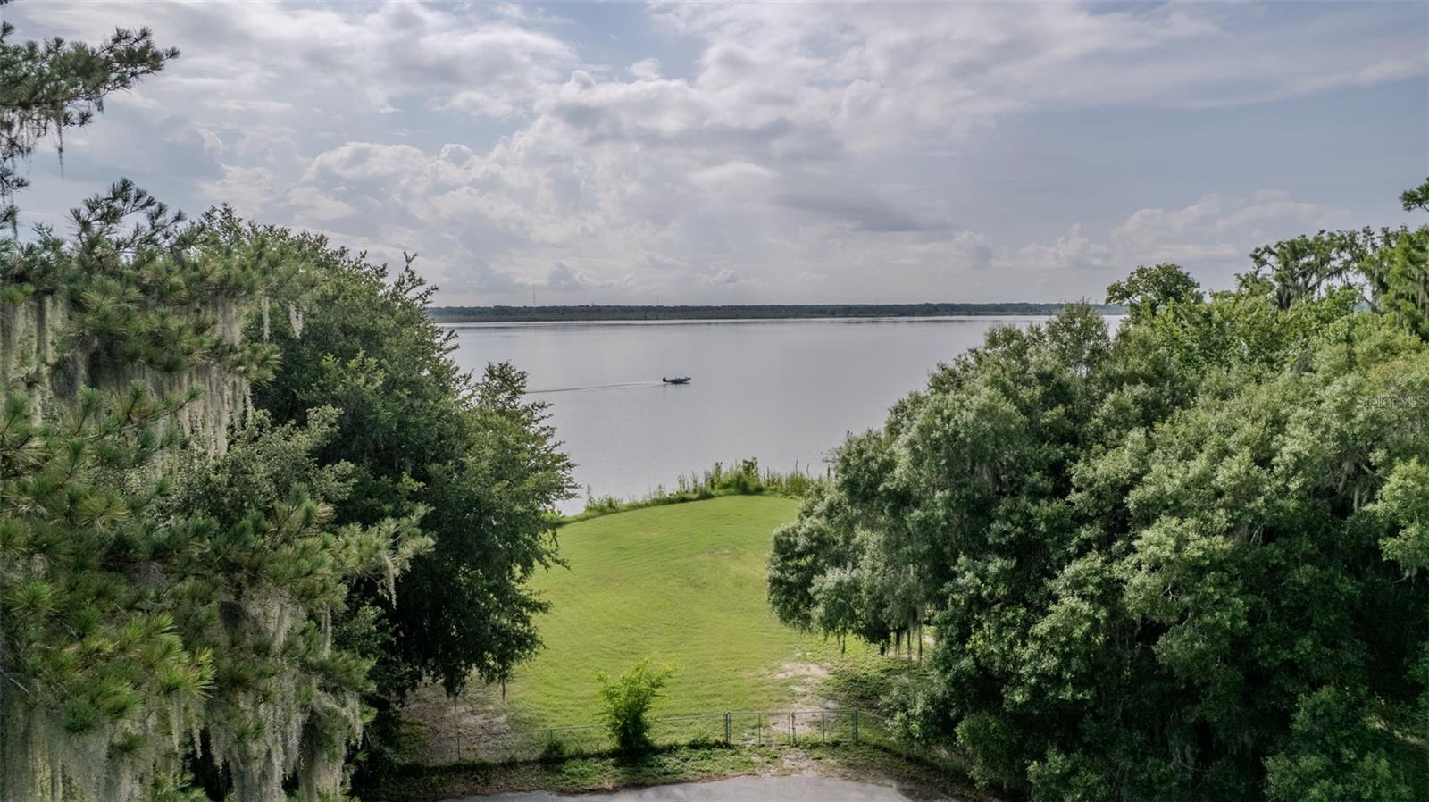 HOLIDAY HAVEN UN 02 - Land