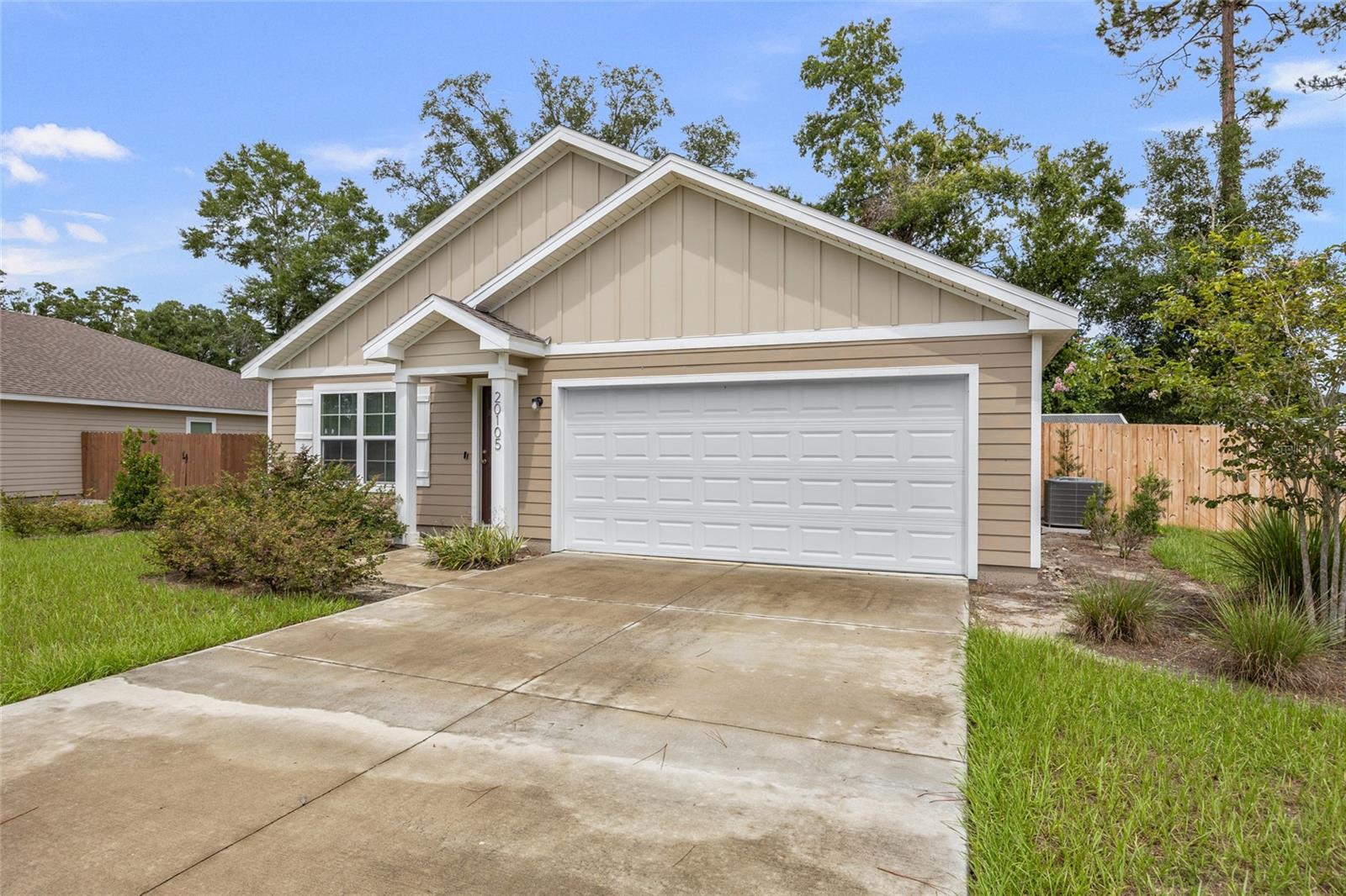 LAUREL POINTE - Residential