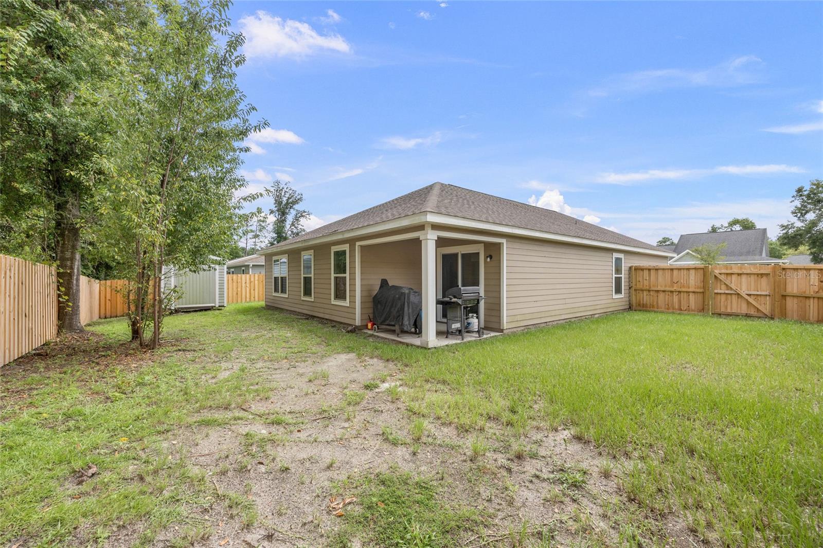 LAUREL POINTE - Residential