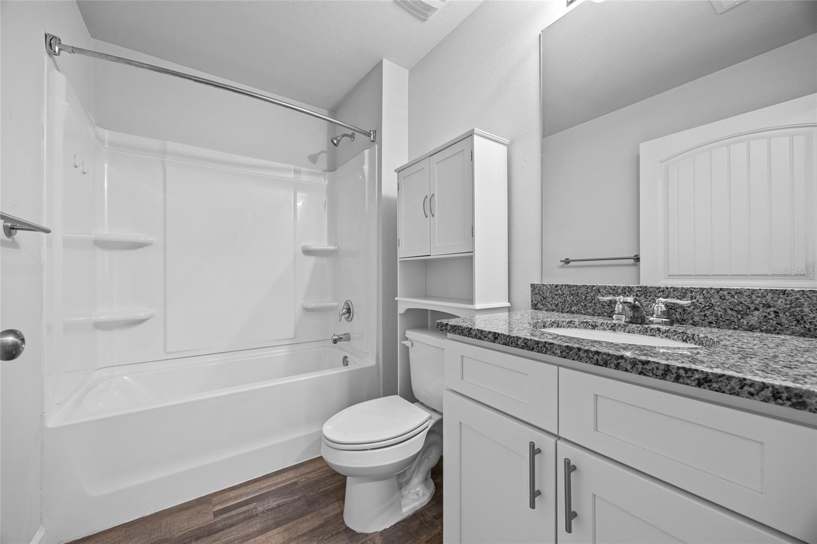 LAUREL POINTE - Residential