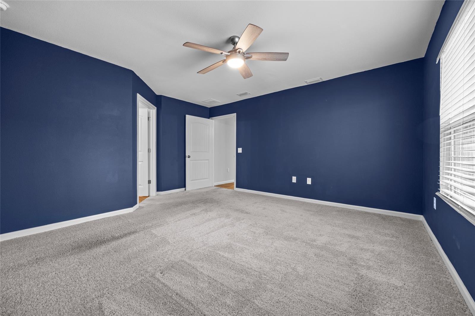 LAUREL POINTE - Residential