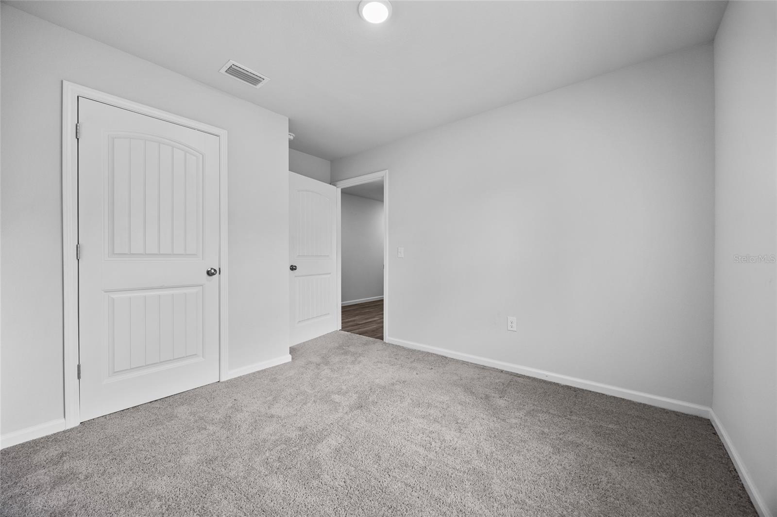 LAUREL POINTE - Residential