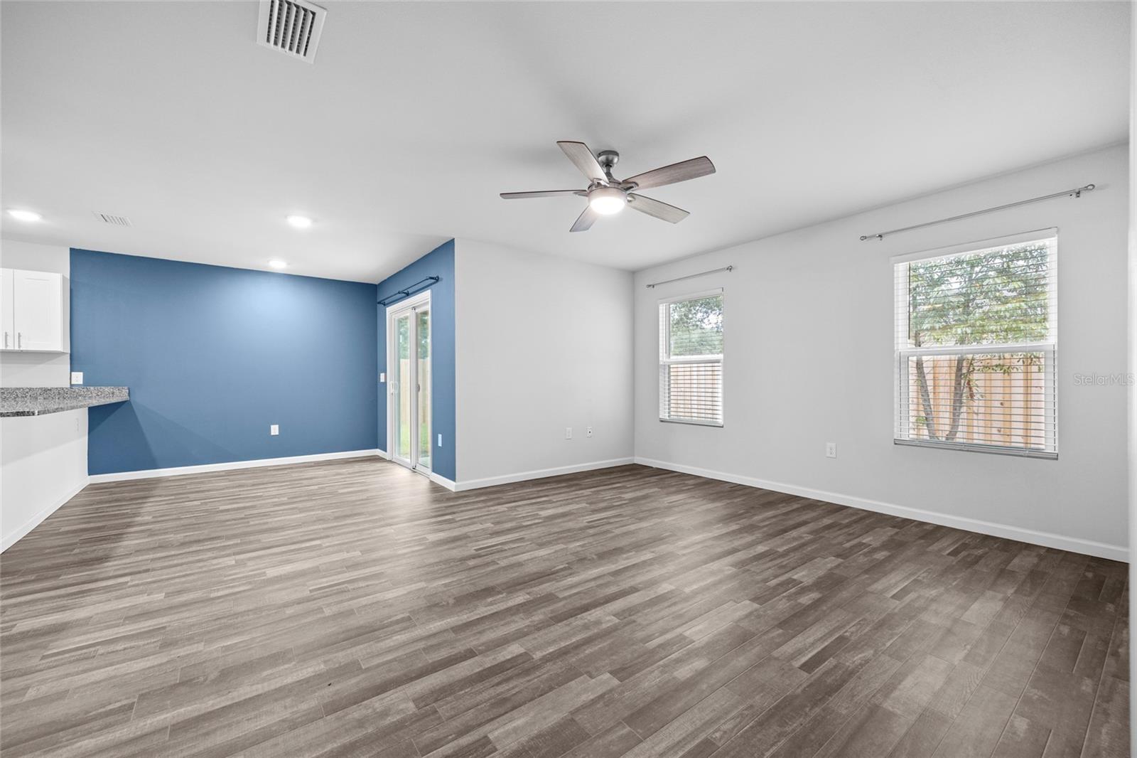 LAUREL POINTE - Residential